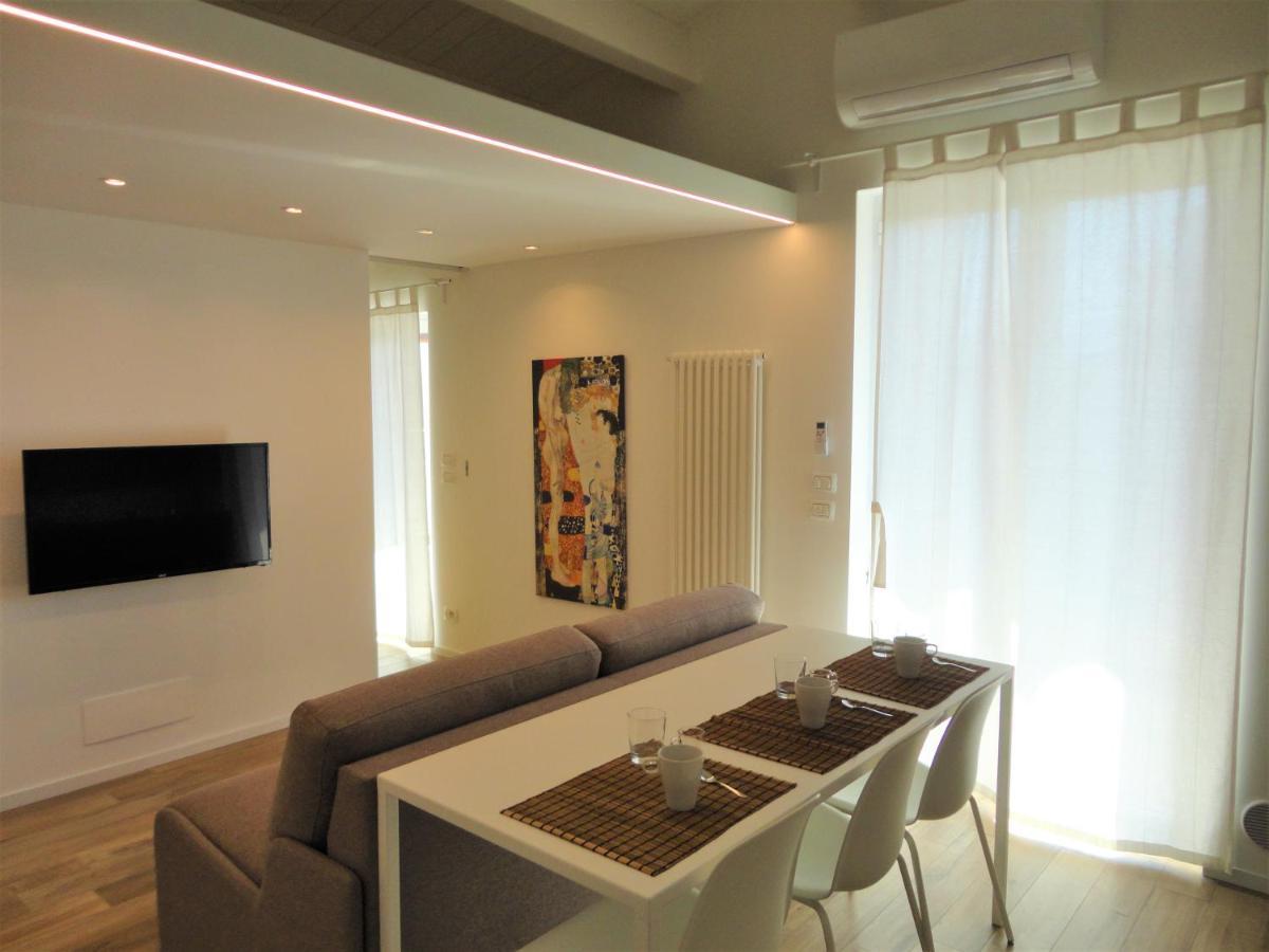 Casa Klimt Vicinissima Al Mare Parcheggio Privato Gratuito Se Disponibile Appartement Pescara Buitenkant foto