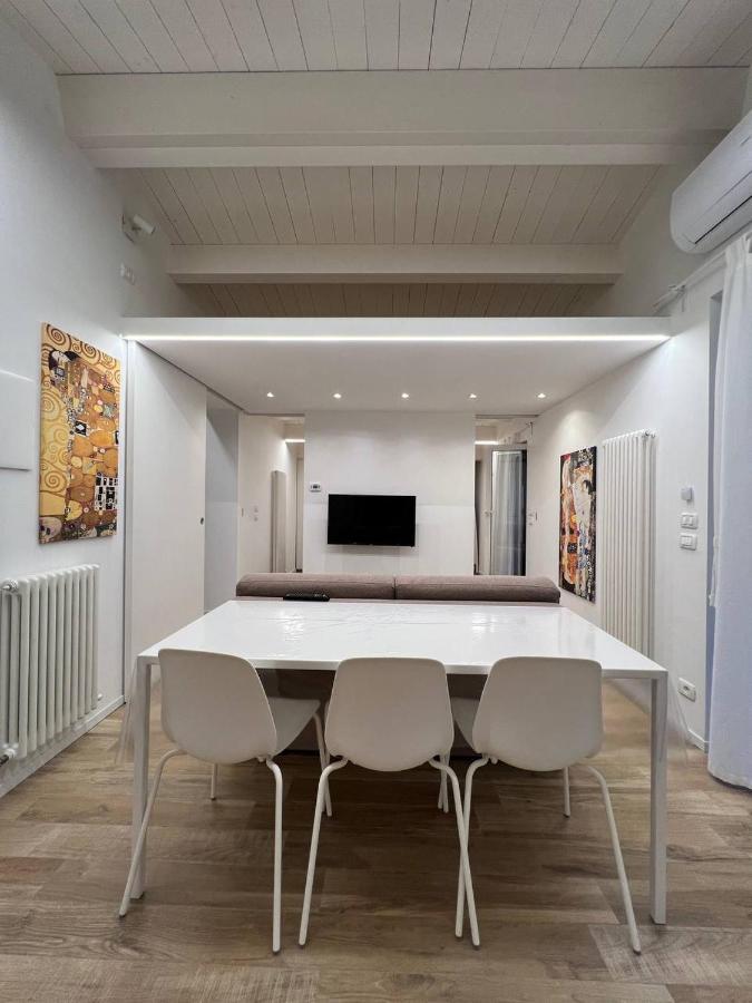 Casa Klimt Vicinissima Al Mare Parcheggio Privato Gratuito Se Disponibile Appartement Pescara Buitenkant foto