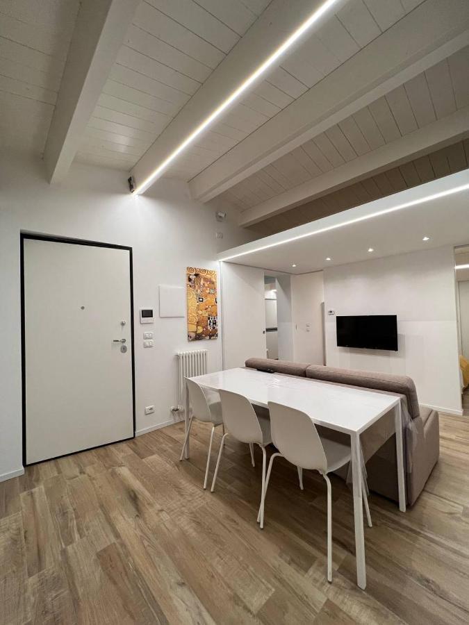 Casa Klimt Vicinissima Al Mare Parcheggio Privato Gratuito Se Disponibile Appartement Pescara Buitenkant foto