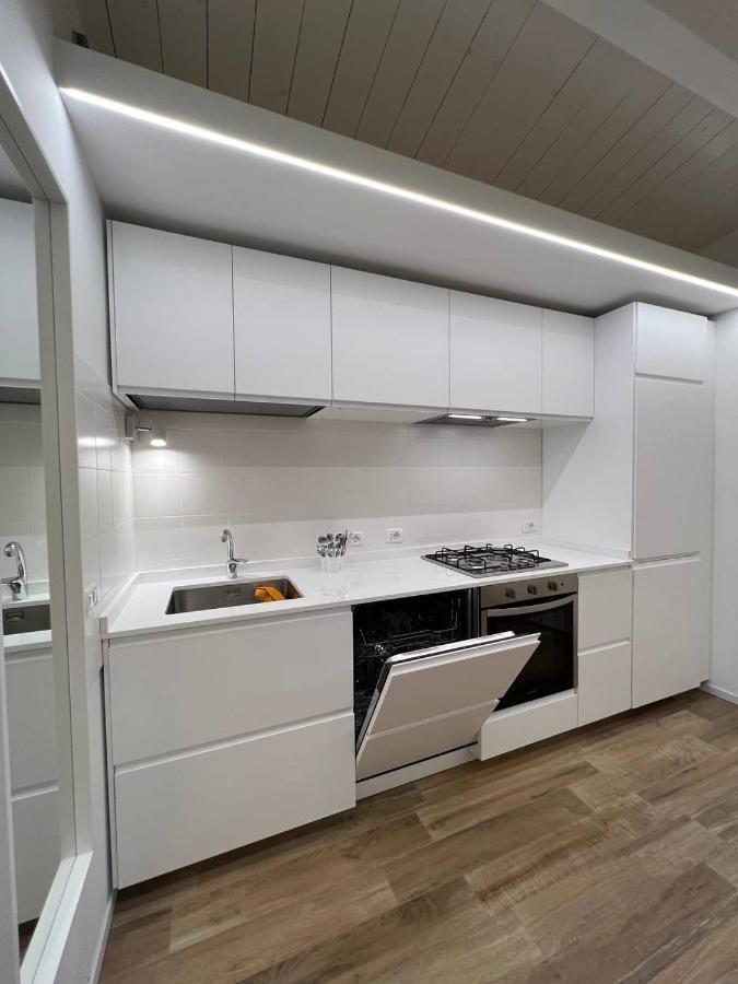 Casa Klimt Vicinissima Al Mare Parcheggio Privato Gratuito Se Disponibile Appartement Pescara Buitenkant foto