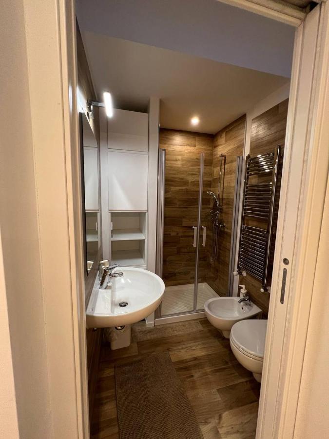 Casa Klimt Vicinissima Al Mare Parcheggio Privato Gratuito Se Disponibile Appartement Pescara Buitenkant foto