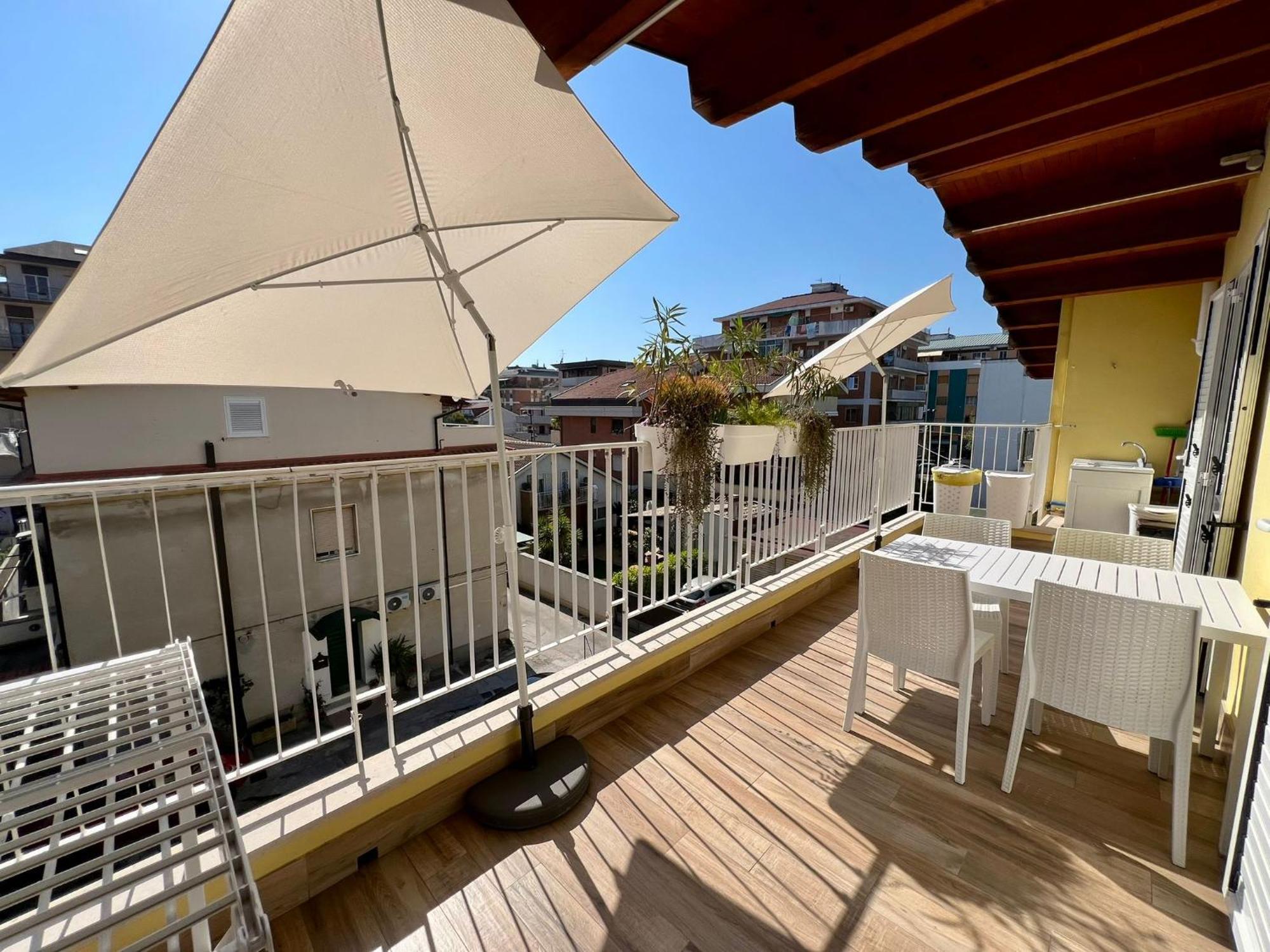 Casa Klimt Vicinissima Al Mare Parcheggio Privato Gratuito Se Disponibile Appartement Pescara Buitenkant foto