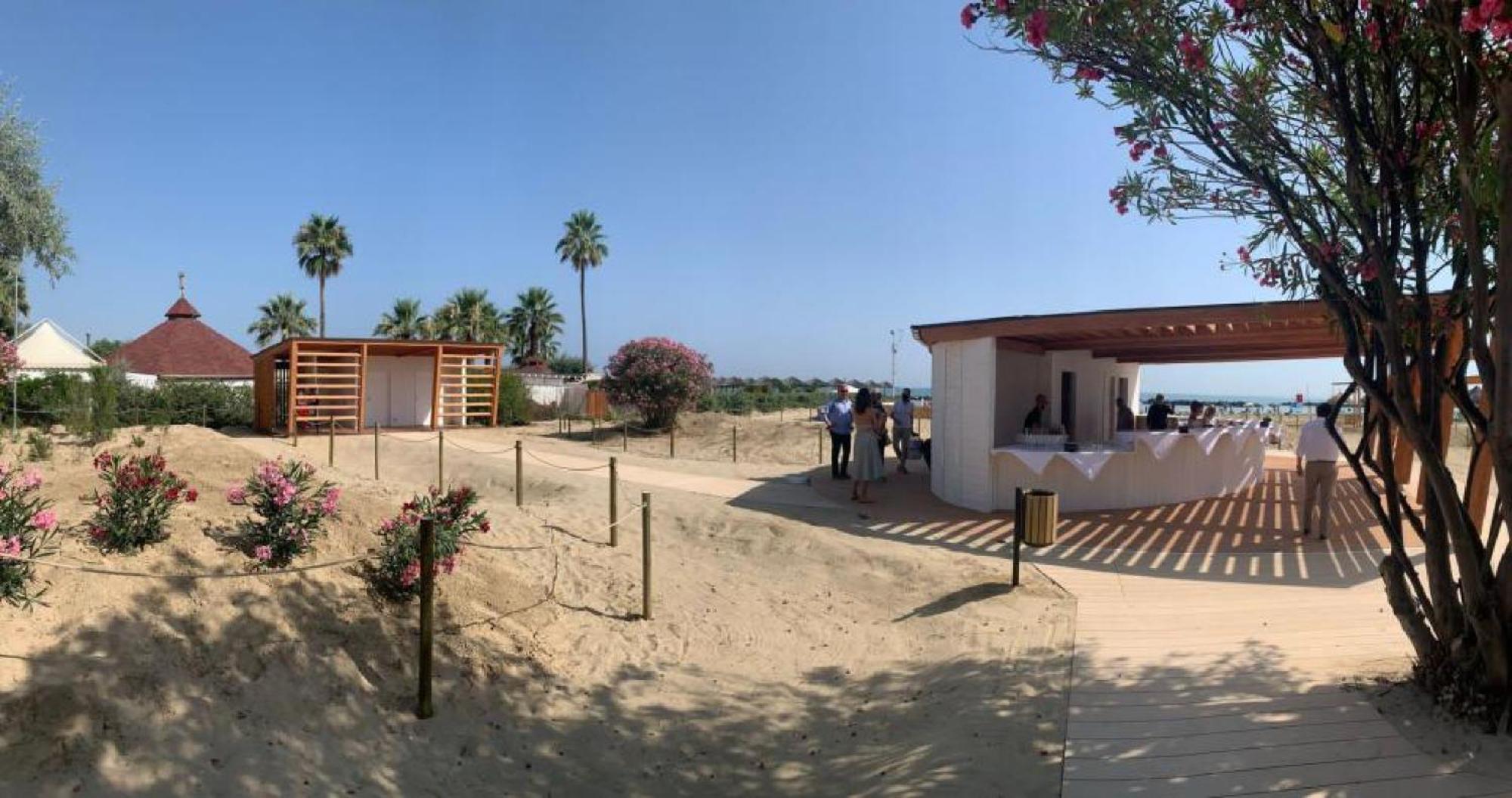 Casa Klimt Vicinissima Al Mare Parcheggio Privato Gratuito Se Disponibile Appartement Pescara Buitenkant foto